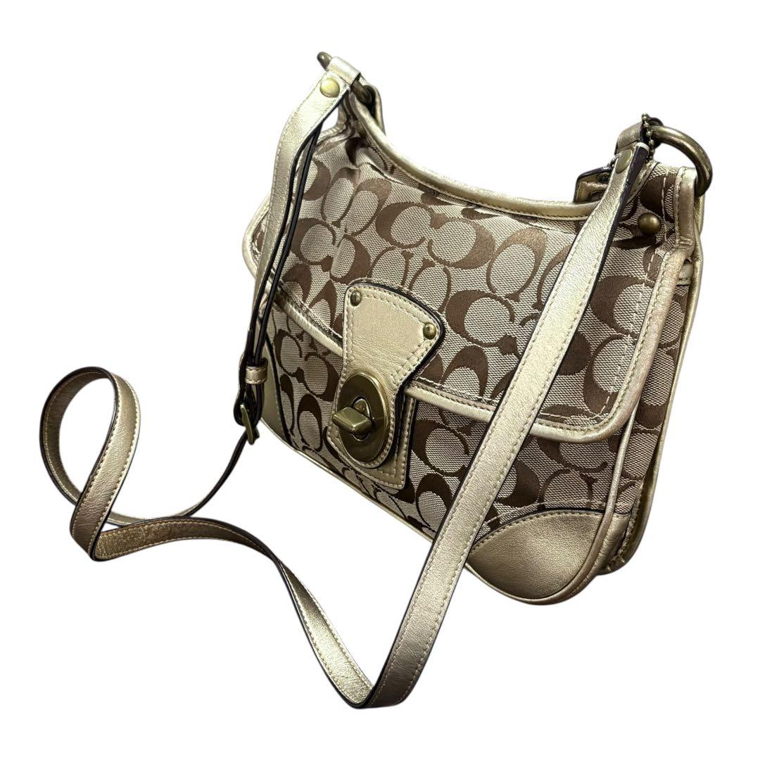 COACH shoulder bag turn lock Signature - メルカリ