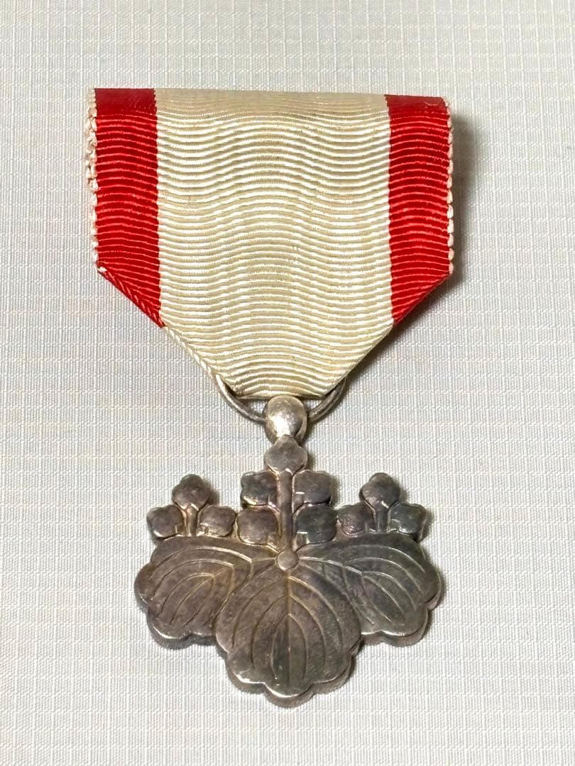 勲八等白色桐葉章 勲章 旧日本軍 メダル - メルカリ