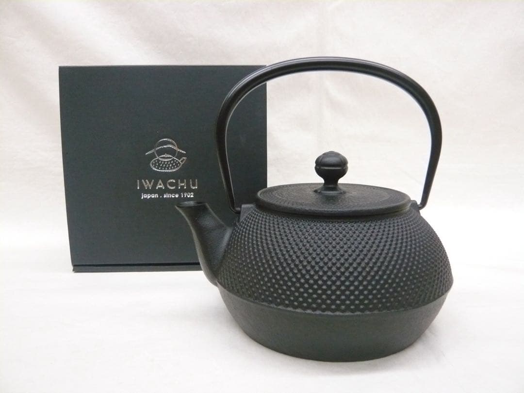 『鉄瓶 7型アラレ』満水900ml ガス・IH対応 南部鉄器 日本製 南部鉄器 岩鋳 IH対応鉄瓶 7型アラレ 0.9L | 内藤金物店 | 静岡県富士