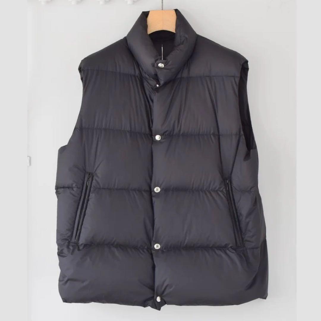 COMOLI コモリ ダウンベスト 23AW - メルカリ