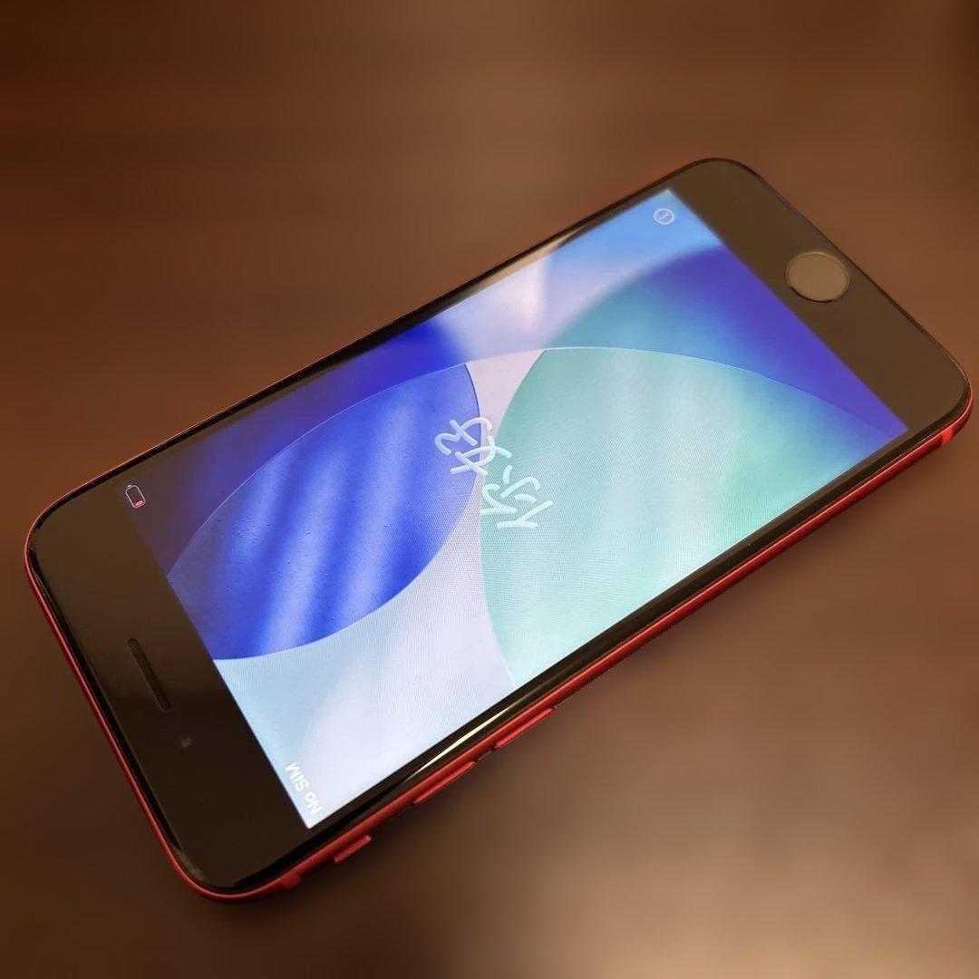 千*ん様 iPhone SE 第2世代 本体 バッテリー最大容量79% iPhone SE第2世代の充電がすぐに無くなってしまうからバッテリー交換を