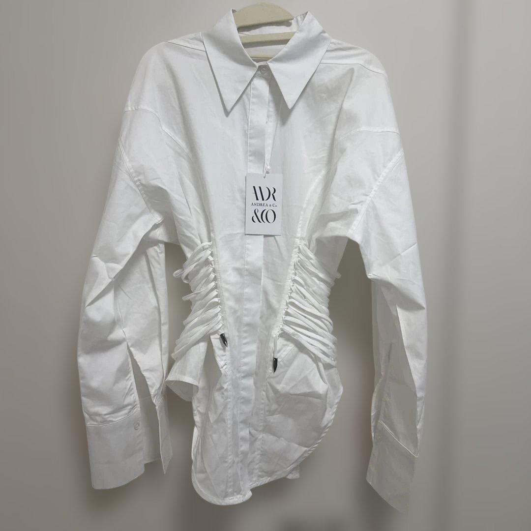 ANDREA&co ウエストレースアップブラウス - メルカリ