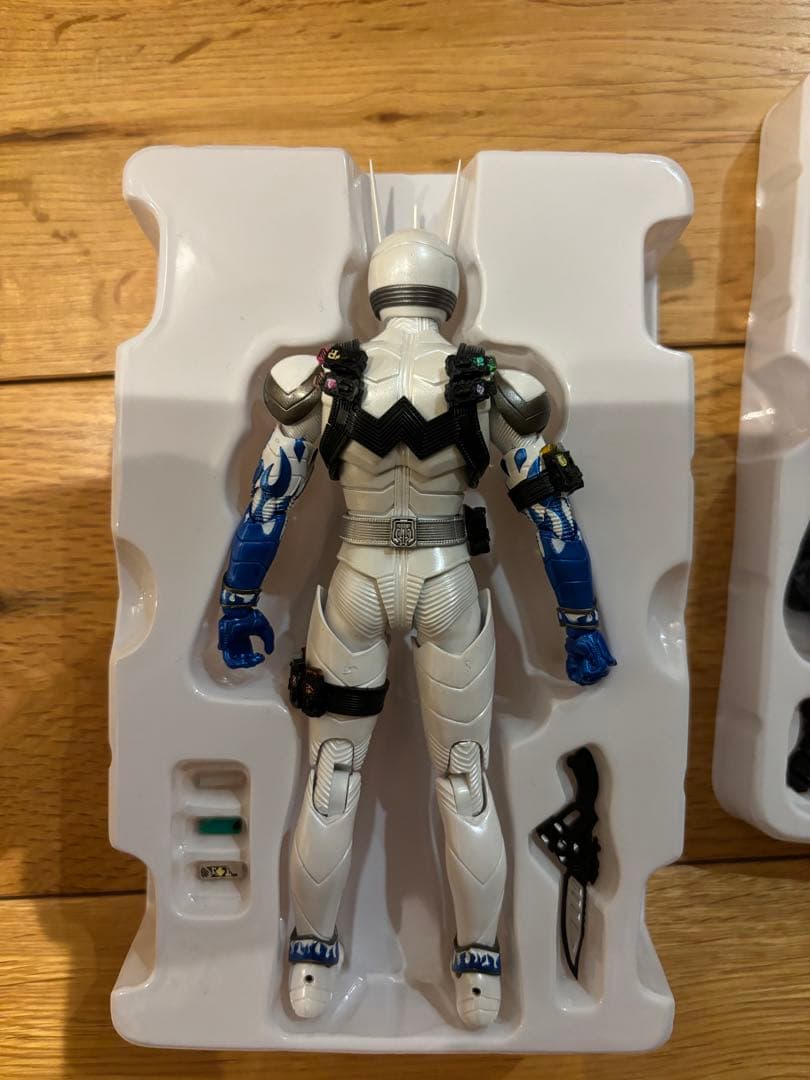 【美品】S.H.Figuarts 真骨彫製法 仮面ライダーエターナル