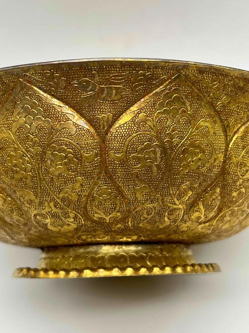 唐時代 金器 金象嵌鏨彫吉祥蓮花瑞獣紋葵口鉢 百獣図 寅鳥紋(E-56