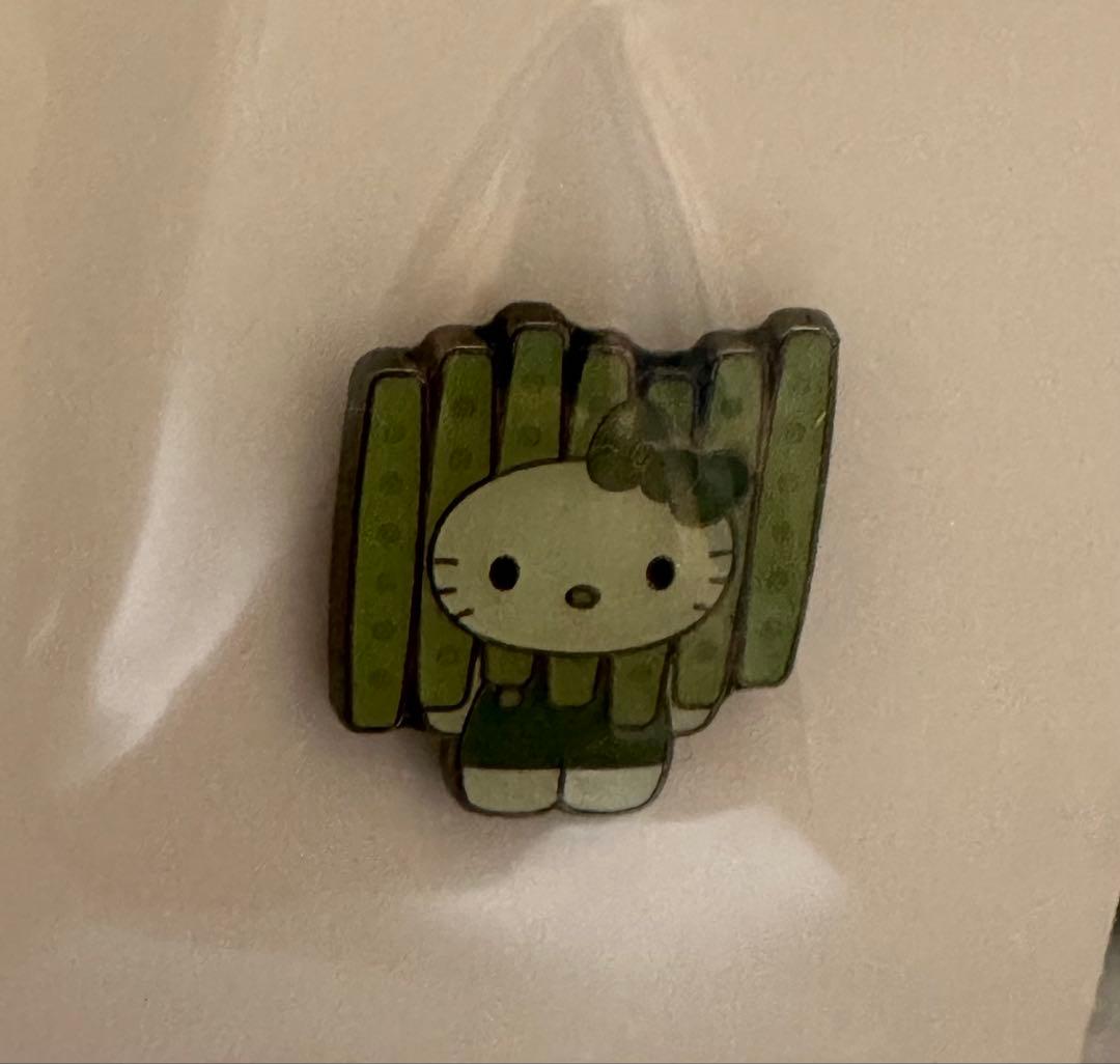 関西万博 日本館限定 藻キティ ピンバッチ【イカダケイソウ】（クサリ