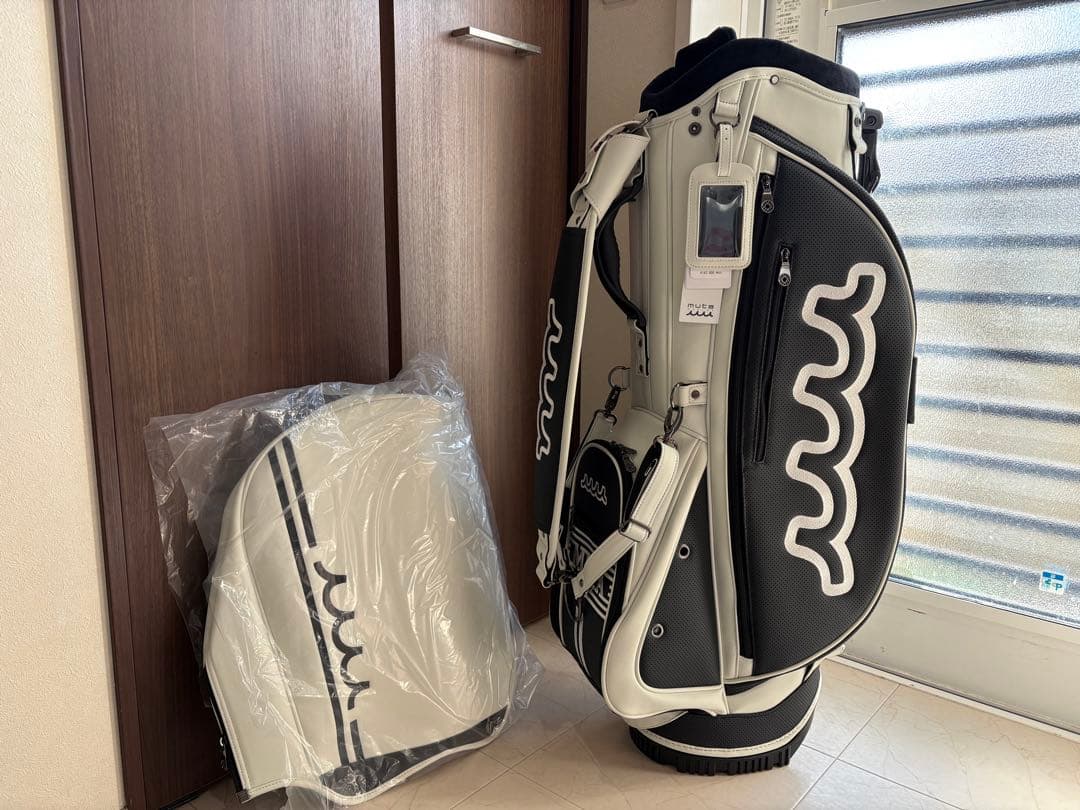 muta ムータマリンゴルフ　キャディバッグ ブラック・ホワイト　新品未使用 muta キャディバッグ ゴルフバッグ メンズ ムータ マリン ゴルフ