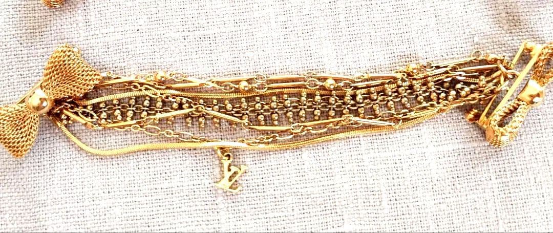 ☆レア品☆LOUIS VUITTON ブローチ リボン　② 2026/24美品☆ルイヴィトンブローチコピーLOUIS VUITTONロゴ人気