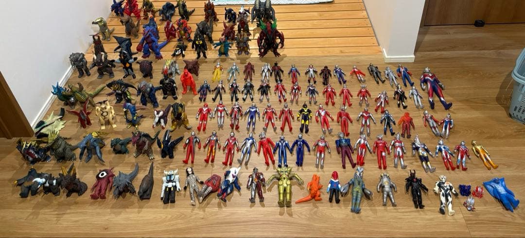 ウルトラマン　ソフビ　まとめ売り130個　怪獣　ウルトラマン　大量 ウルトラマン ソフビ まとめ売り130個 怪獣 ウルトラマン 大量 大量