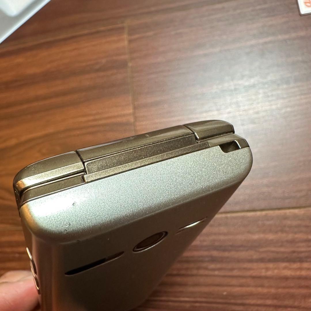 au KYF38 グラティナ ガラケー 5550 - メルカリ