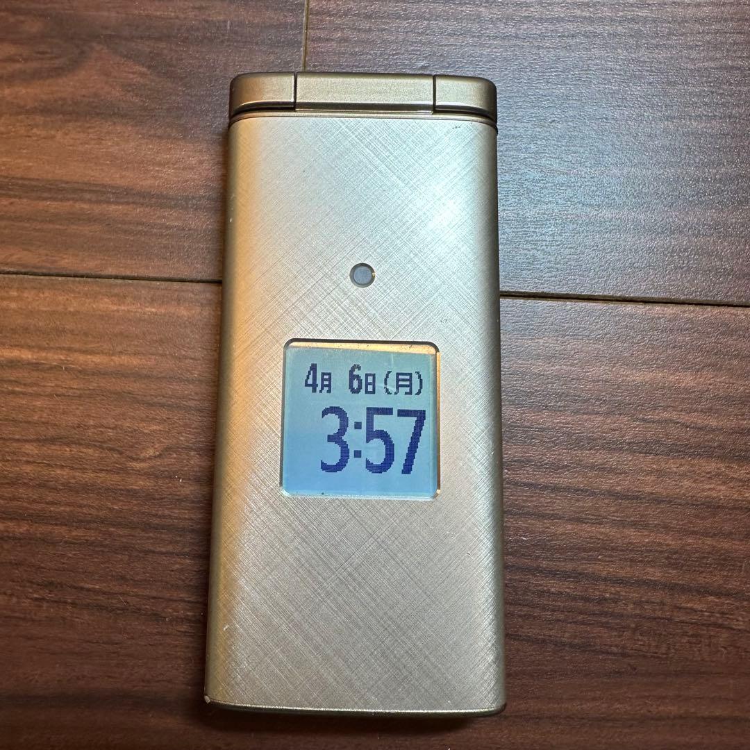 au KYF38 グラティナ ガラケー 5550 - メルカリ