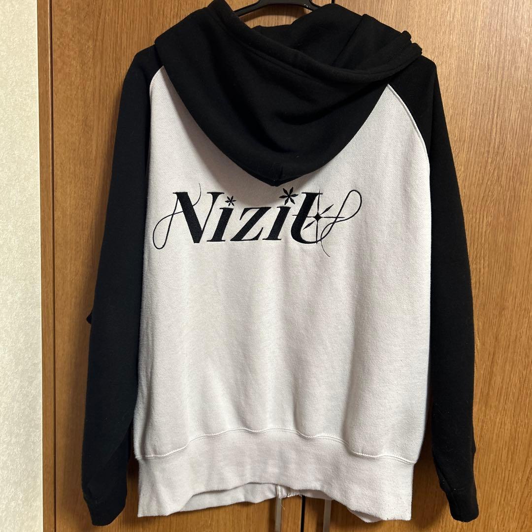 NiziU AWAKE ライブツアー パーカー Mサイズ - メルカリ