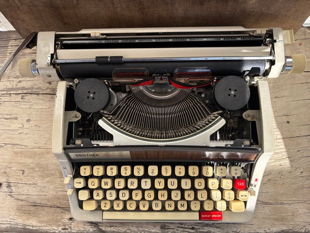 タイプライター（ブラザー製）Deluxe333 黒赤2色インクリボン付