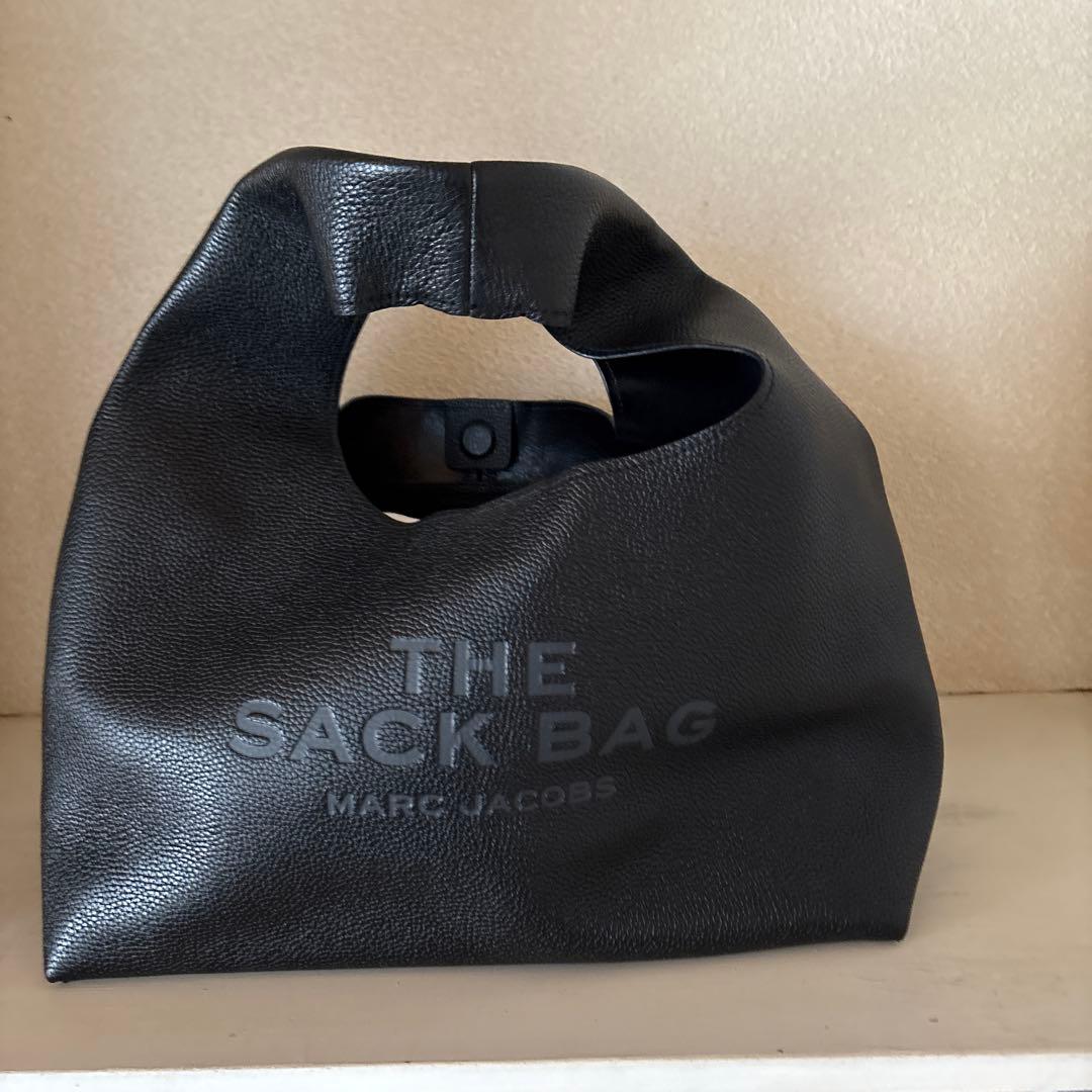 MARC JACOBS THE SACK BAG ブラック レザーサックバッグ Marc Jacobs The Large Chain Sack Bag | Black | FARFETCH