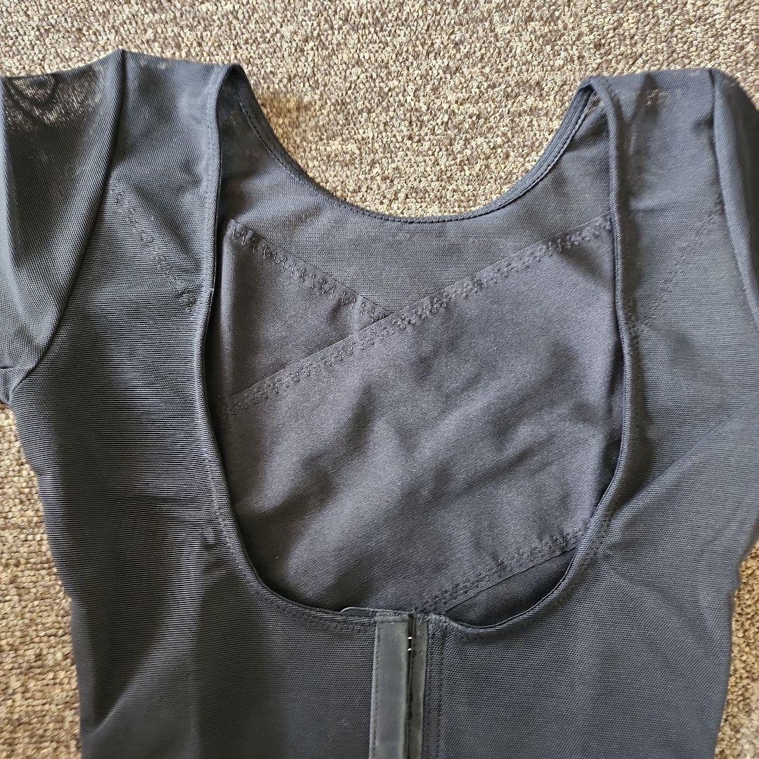 ボディシェイパー黒の体型補正用半袖シャツの通販はau PAY マーケット