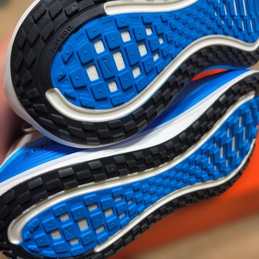 Nike ボメロプラス 27cm ランニングシューズ ホワイト/ブルー - メルカリ