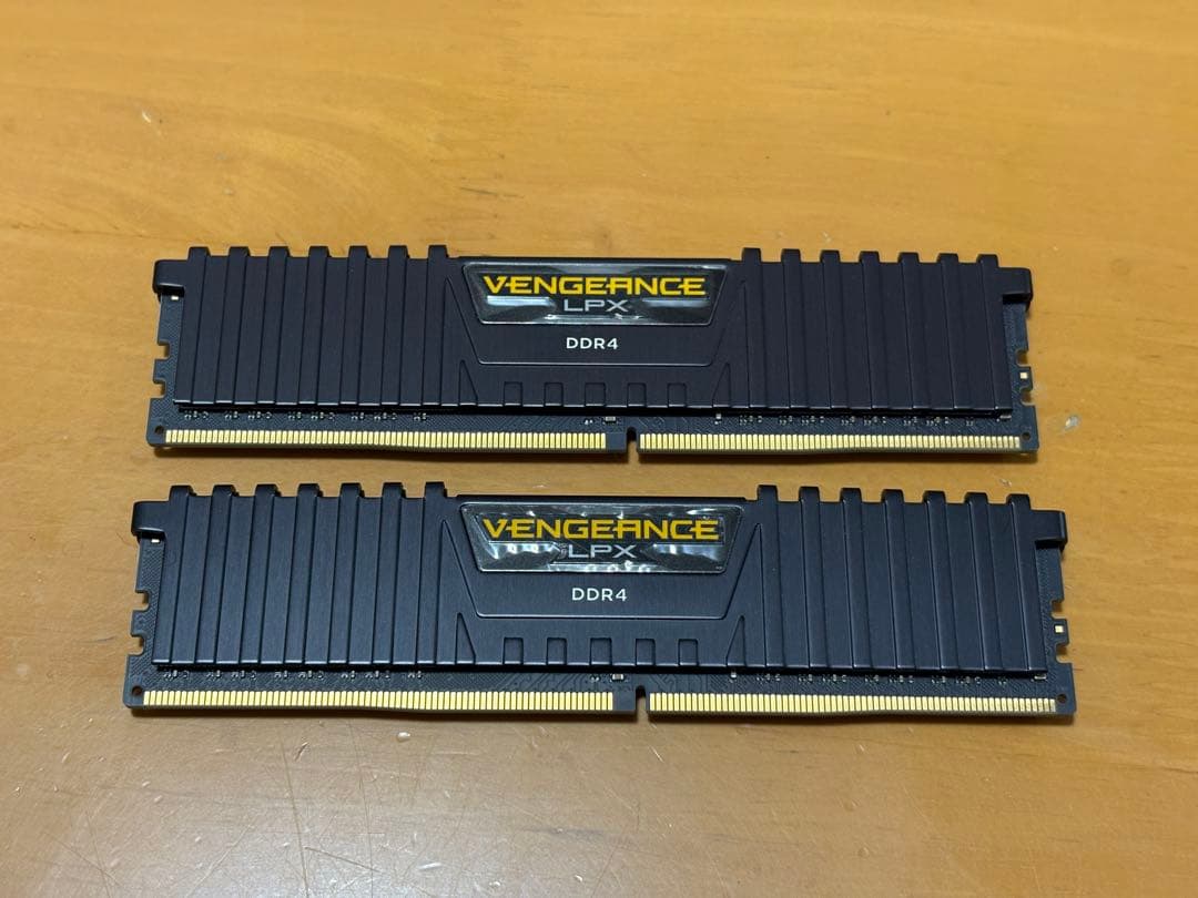 メモリー CORSAIR DDR4 16GB (2x8GB) 3000MHz CORSAIR VENGEANCE LPX DDR4 RAM 16GB (2x8GB) 3000MHz CL15-17-17-35