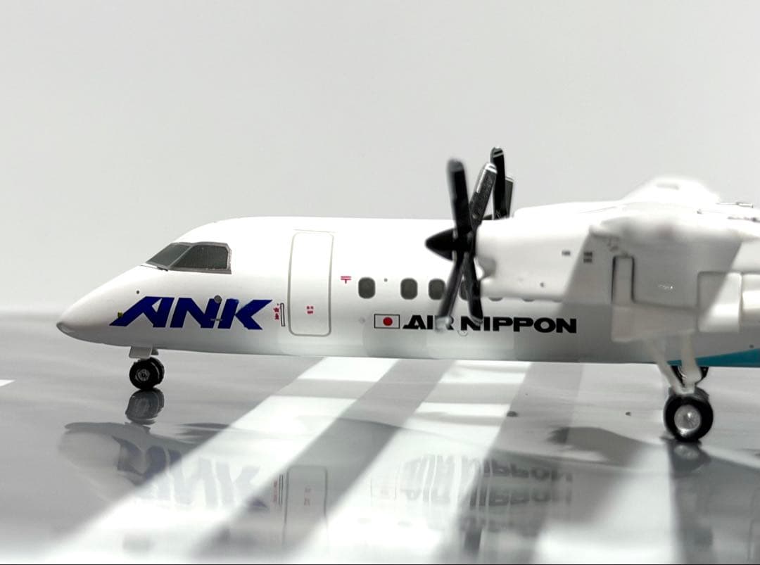 全日空商事 1/200 DHC-8-300 ANK TSUBAKI LIVERY - メルカリ