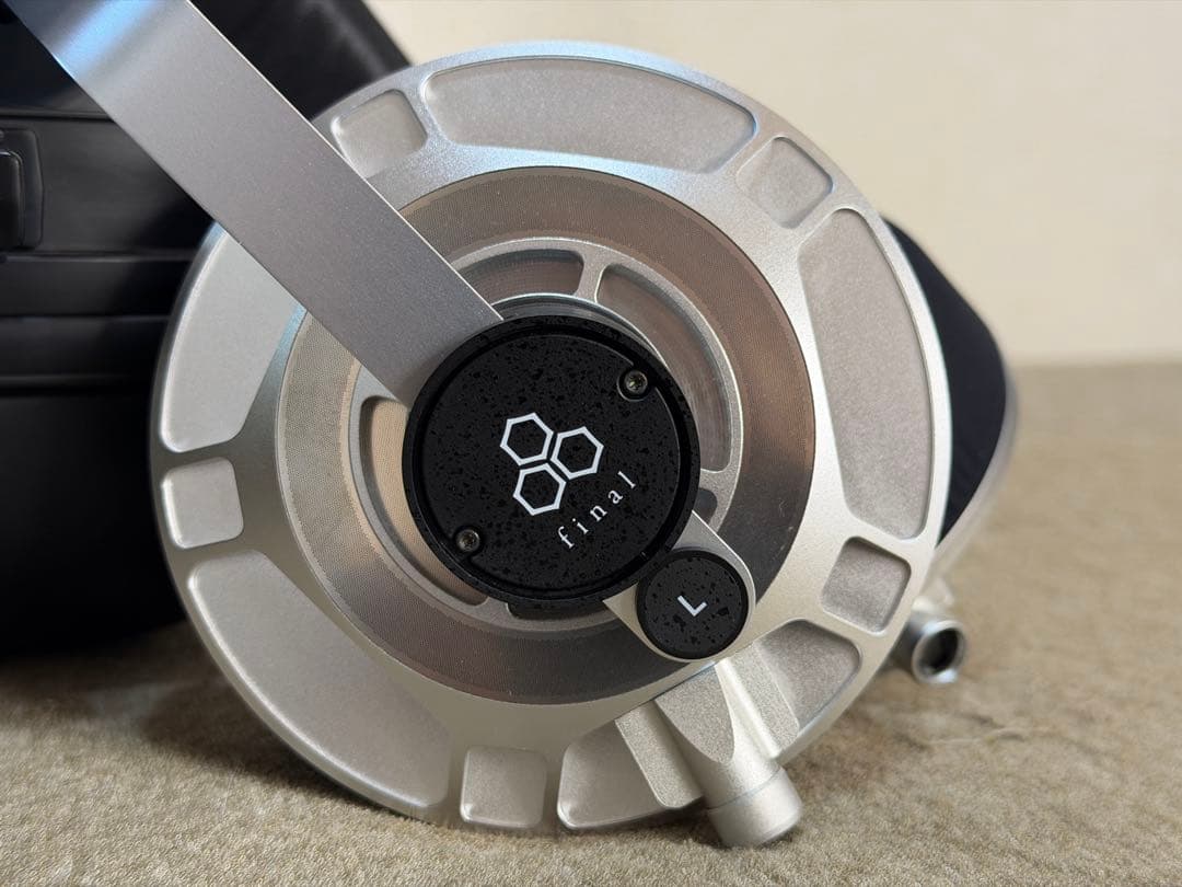 極美品】final D8000 シルバー プロテクトケース付き - メルカリ