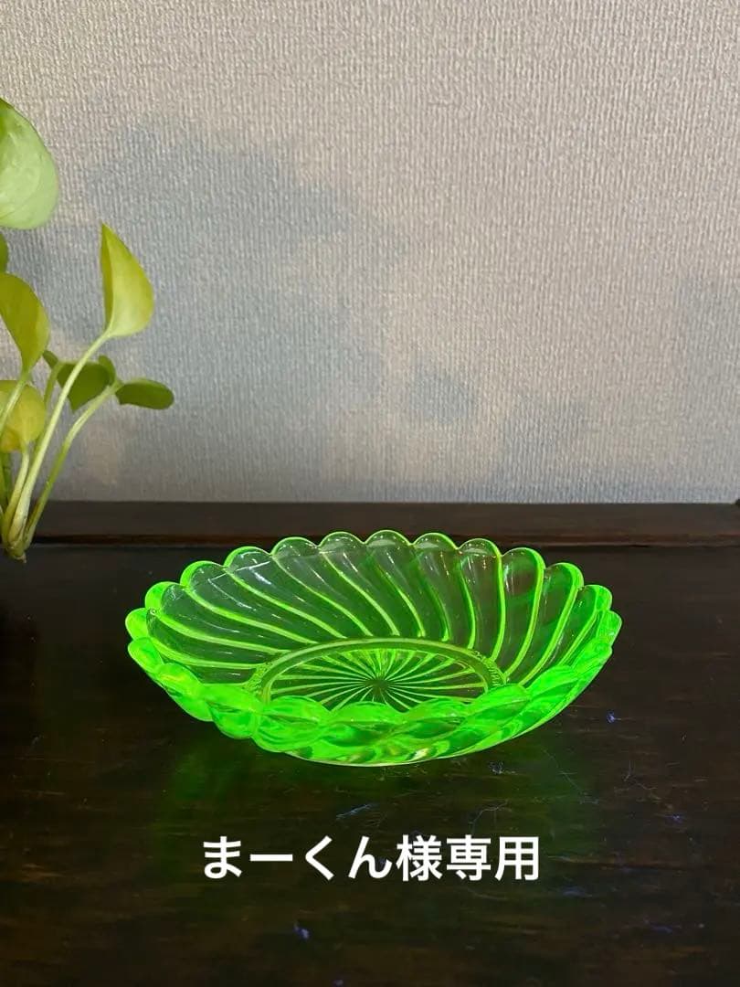 オールドバカラ　バカラ　ウランガラス　小物入れ　バンブー　レア　美品 オールドバカラ バカラ ウランガラス 小物入れ バンブー レア 美品