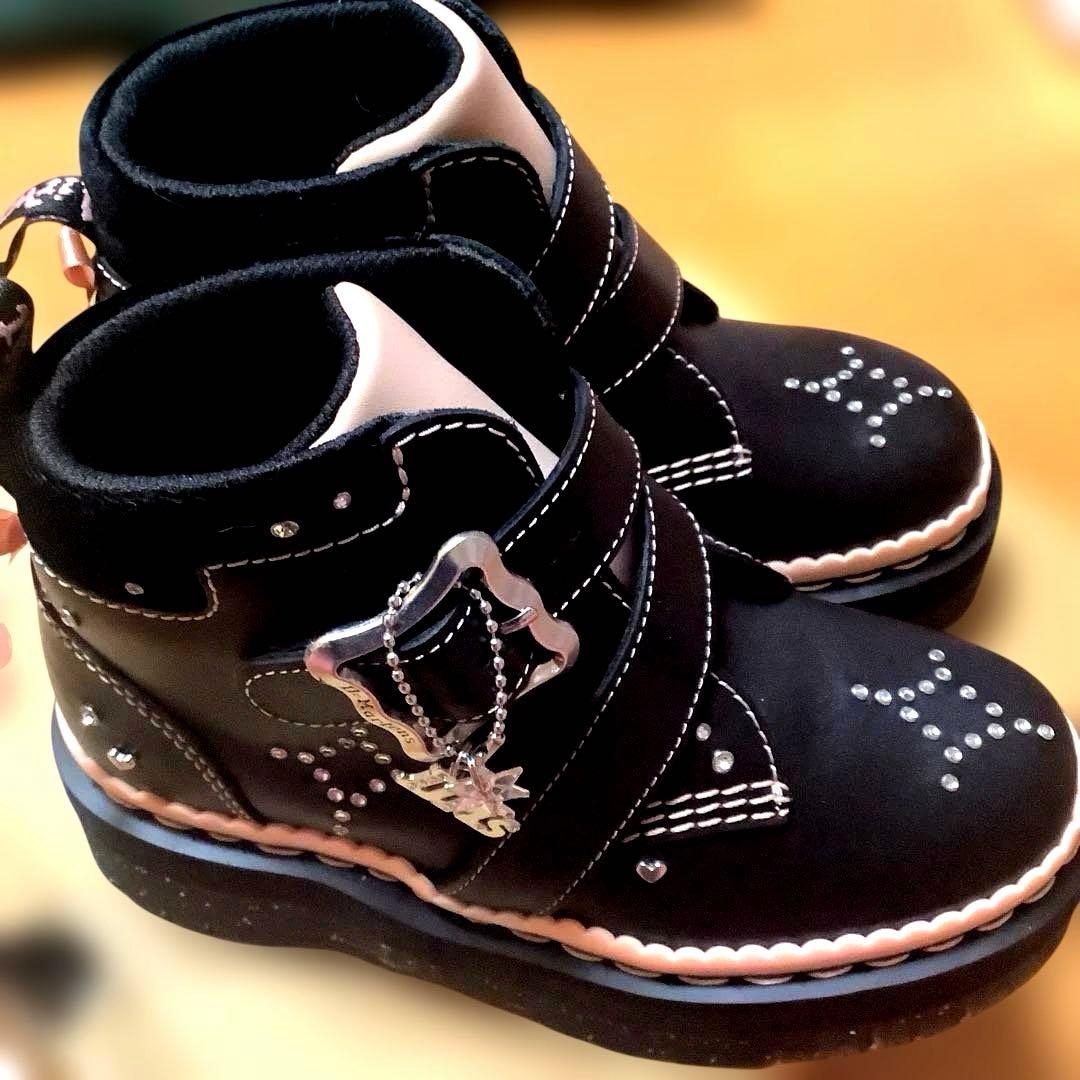 Dr. Martens バレンタイン限定品キラキラ可愛いスタッズブーツ交渉あり