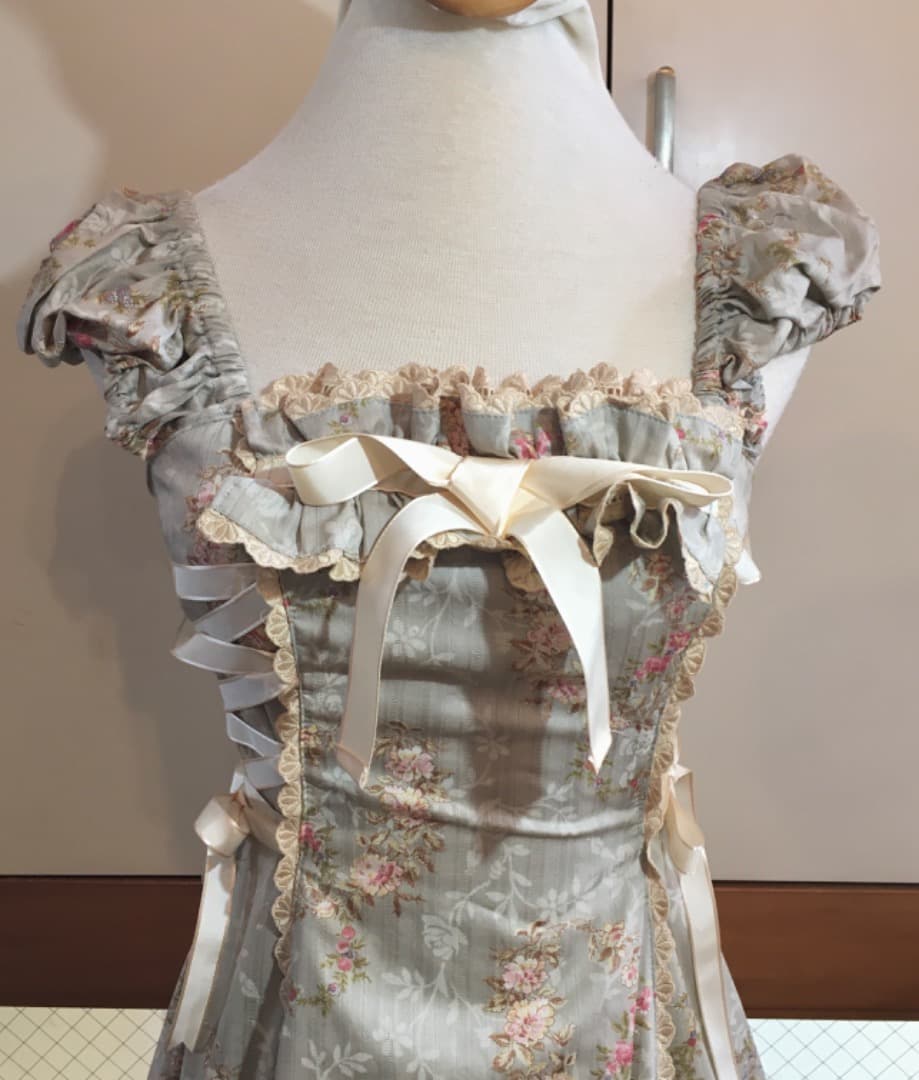 ○juliette et justine バラの花束のローブ ワンピース - メルカリ