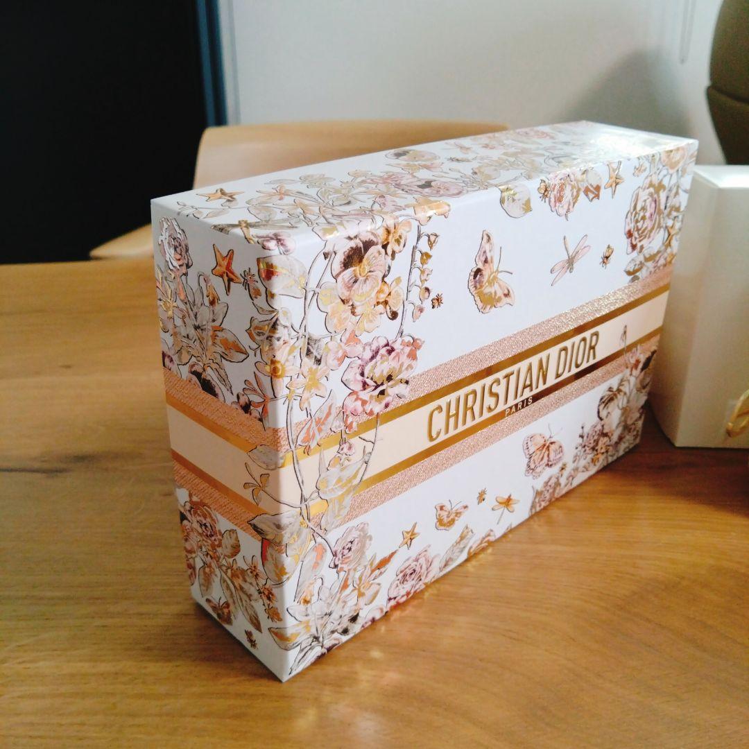 Dior ディオール マザーズデイ ポーチノベルティ ギフトボックス付