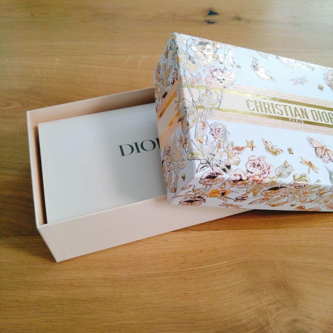 Dior ディオール マザーズデイ ポーチノベルティ ギフトボックス付