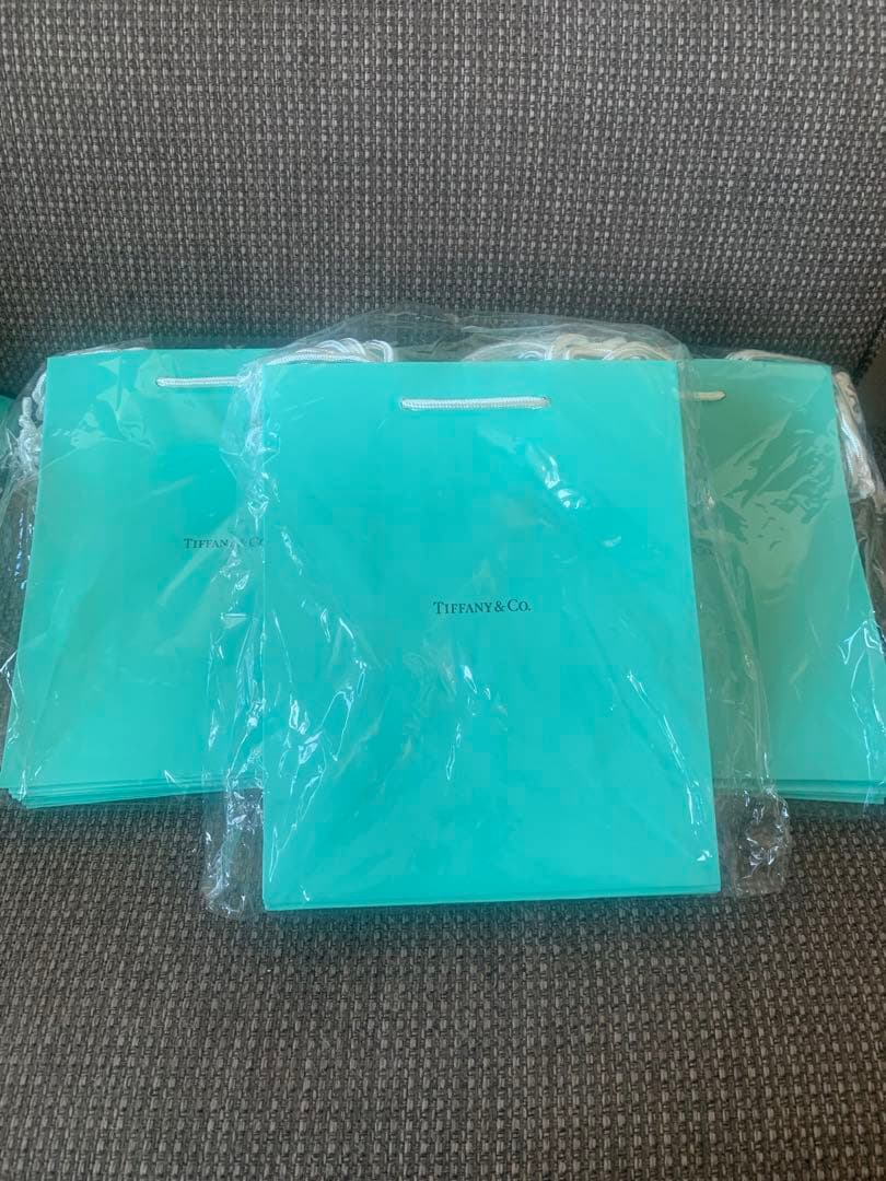 旧型　未使用美品ティファニー ショッピング 紙袋（20x25cm ）30枚セット ティファニー TIFFANY&CO ショップ袋 紙袋 手提げ 限定 ブランド