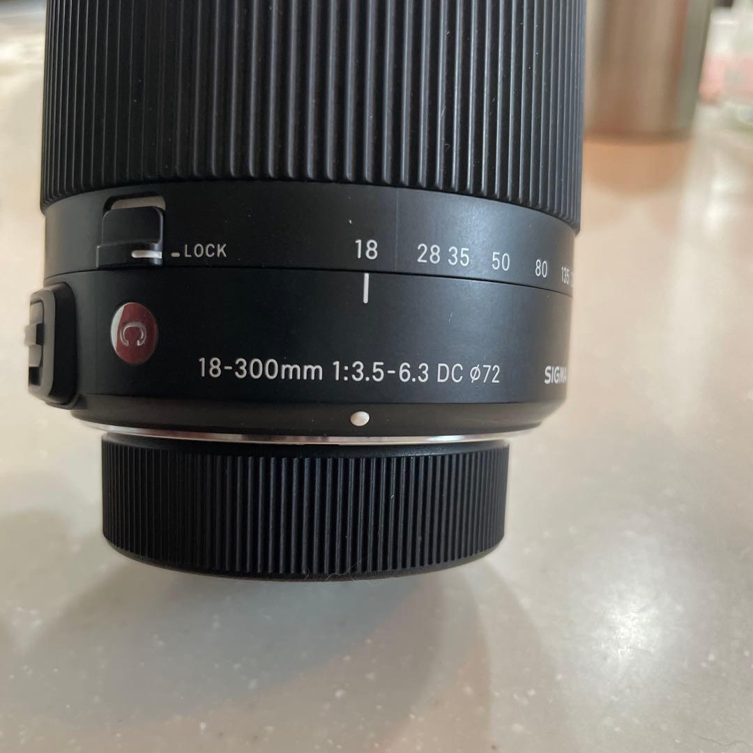 SIGMA 18-300mm f/3.5-6.3 DC ズームレンズ