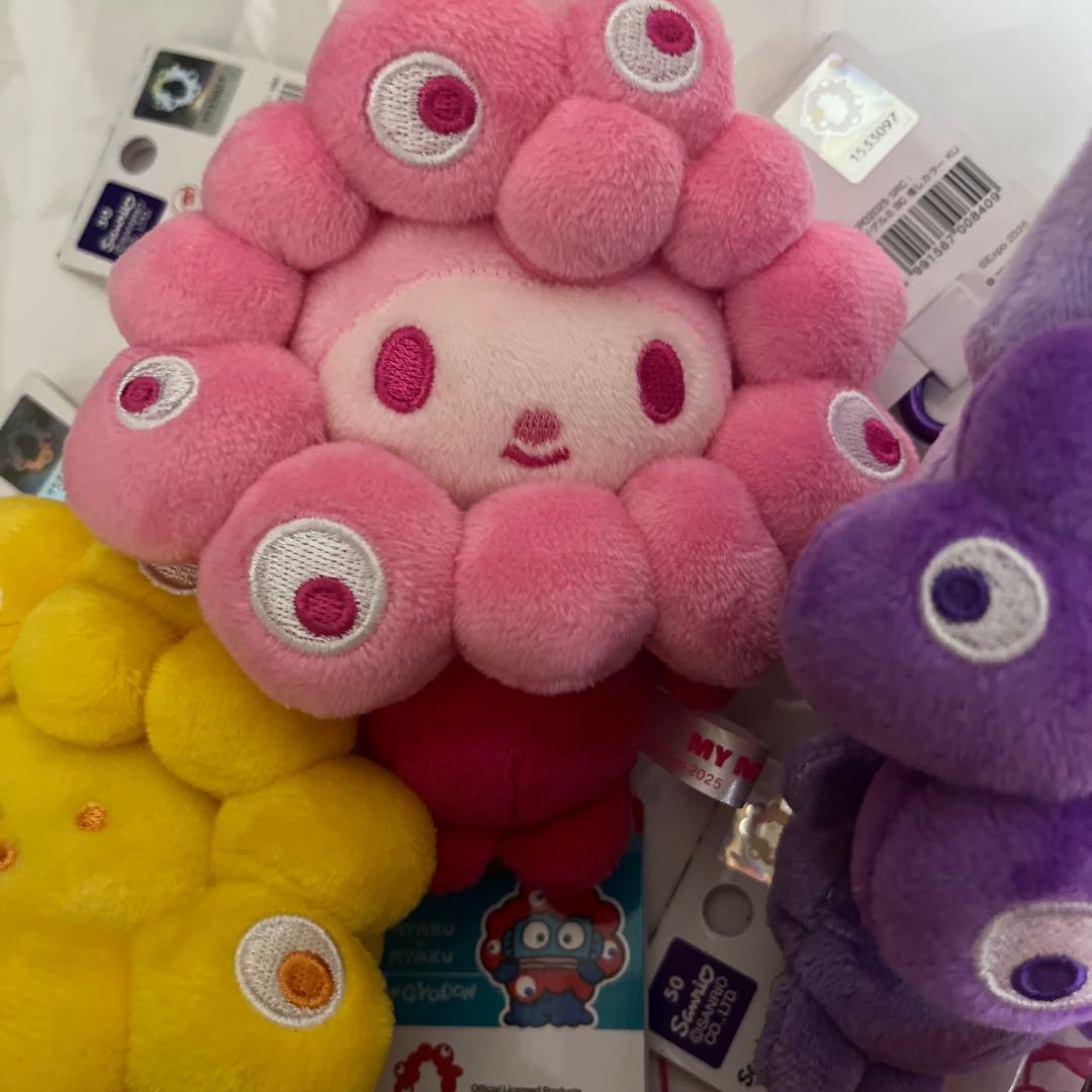 推しカラー サンリオ ミャクミャク なりきり カラビナ BC 5種 - メルカリ