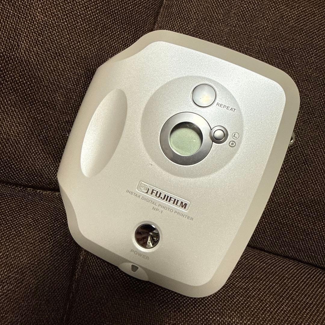 FUJIFILM インスタックスミニプリンター シルバー Amazon | FUJIFILM インスタックス ミニ30 チェキ シルバー INS MINI