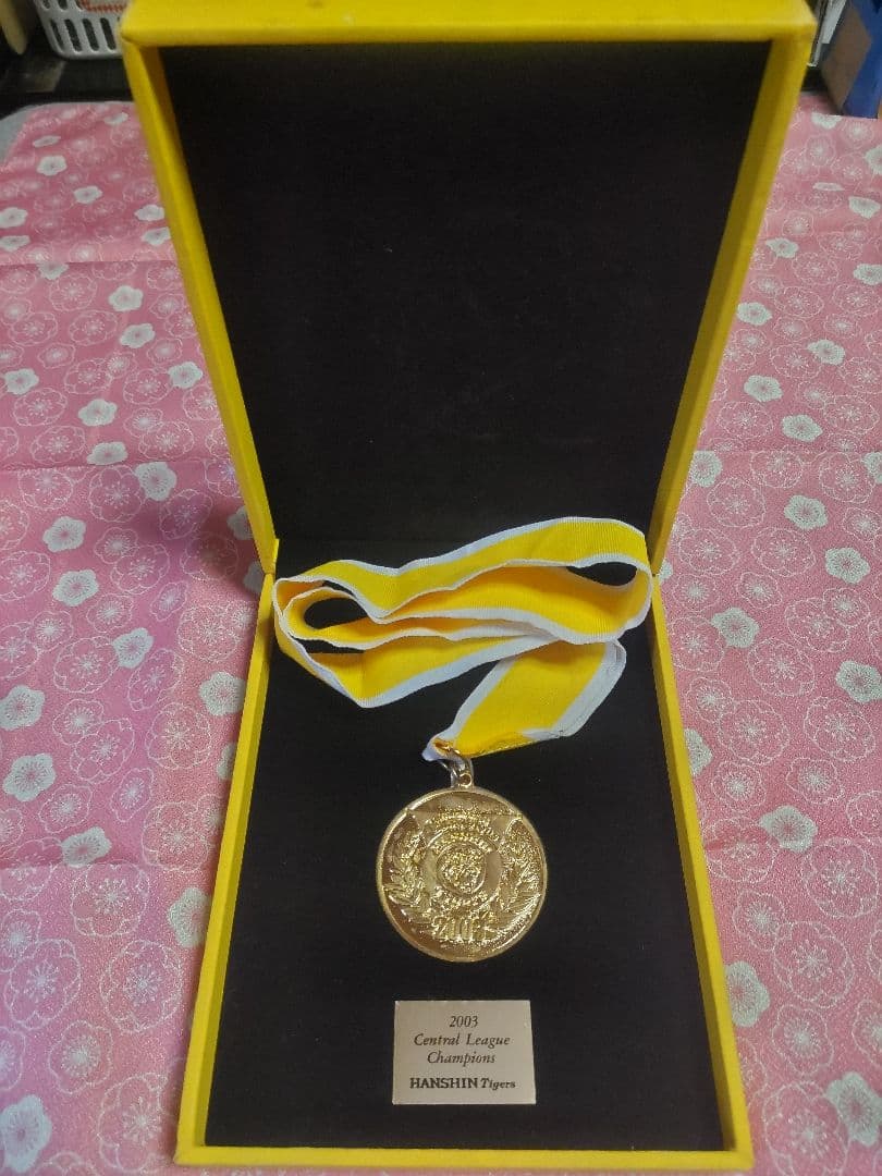 阪神タイガースミニ四駆、灰皿、アルミコースター、オマケで2003優勝