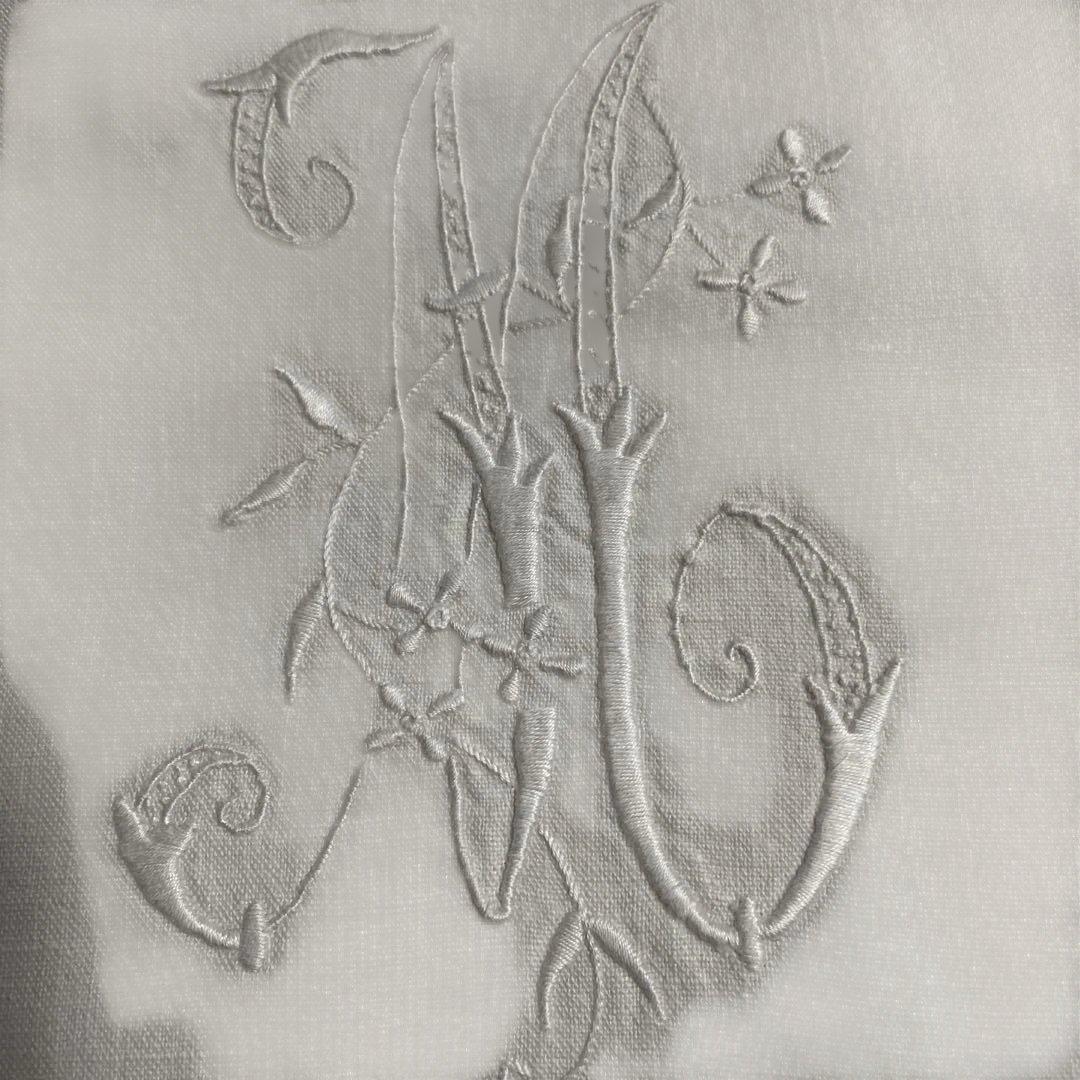 アンティークモノグラム リメイククッション