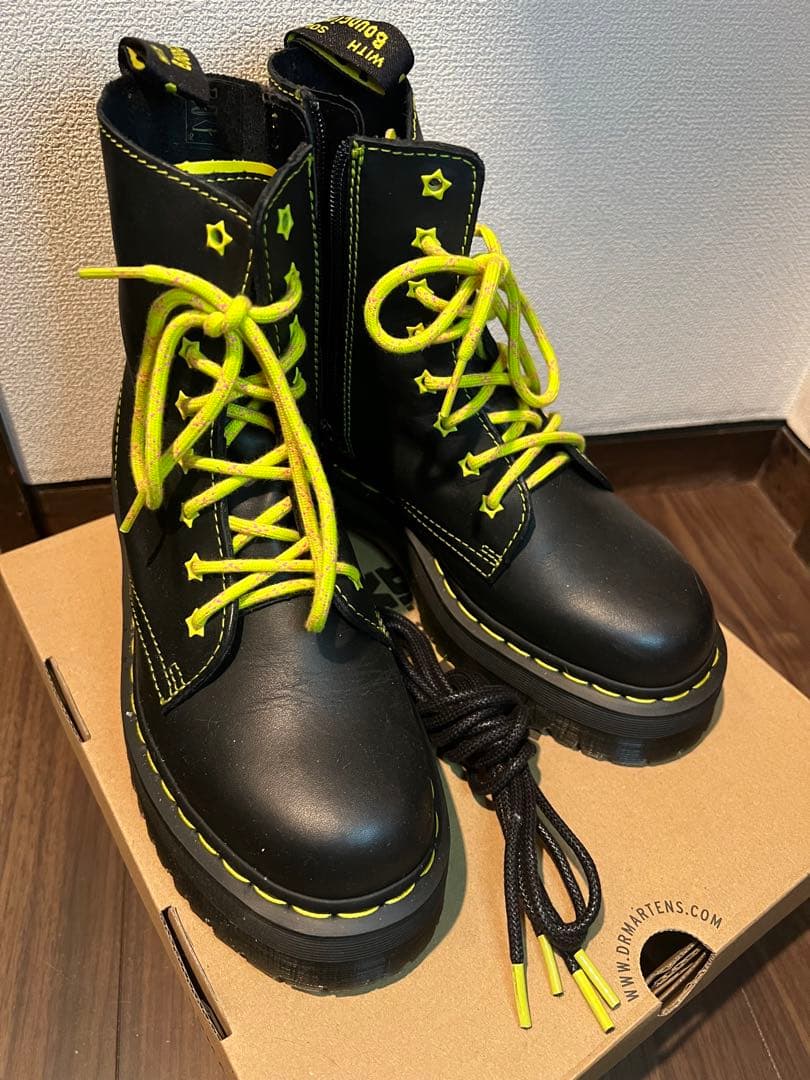 美品 ドクターマーチン JADON Ⅱ STAR 8ホール イエロー UK6 - メルカリ