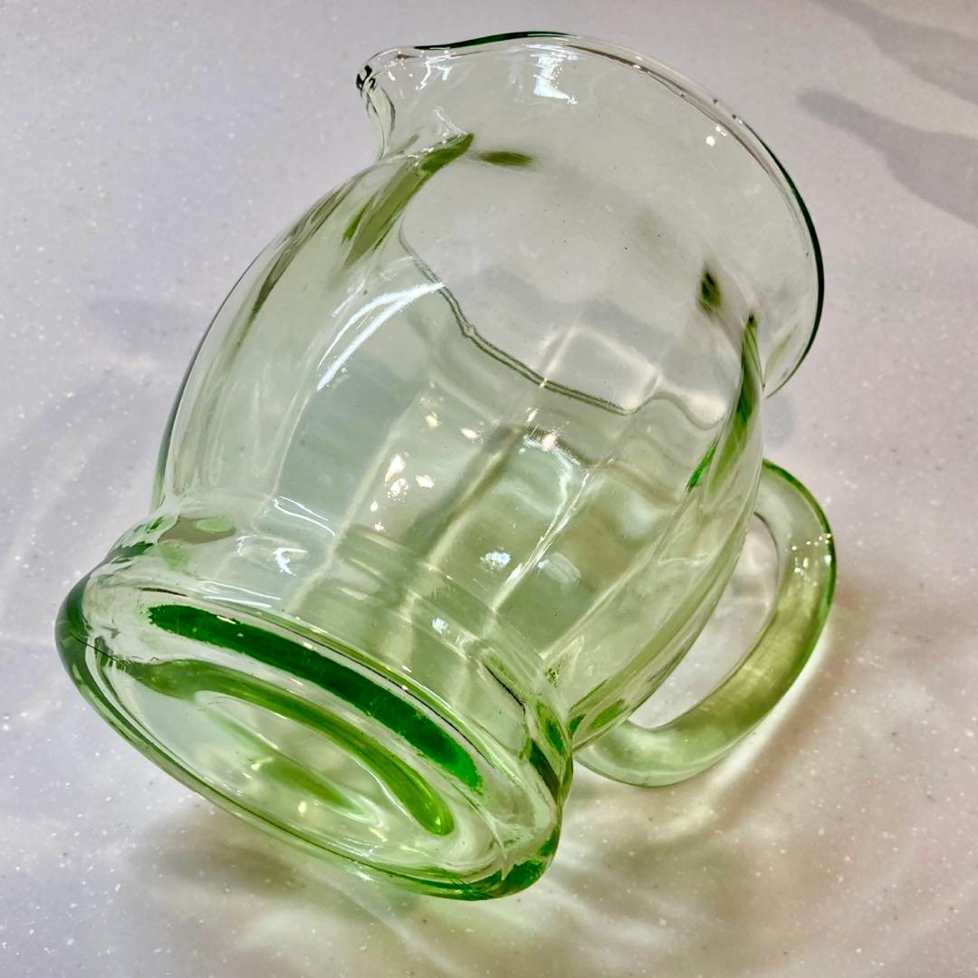 ヴィンテージ ウランガラス グリーン ジャグ ／ ピッチャー