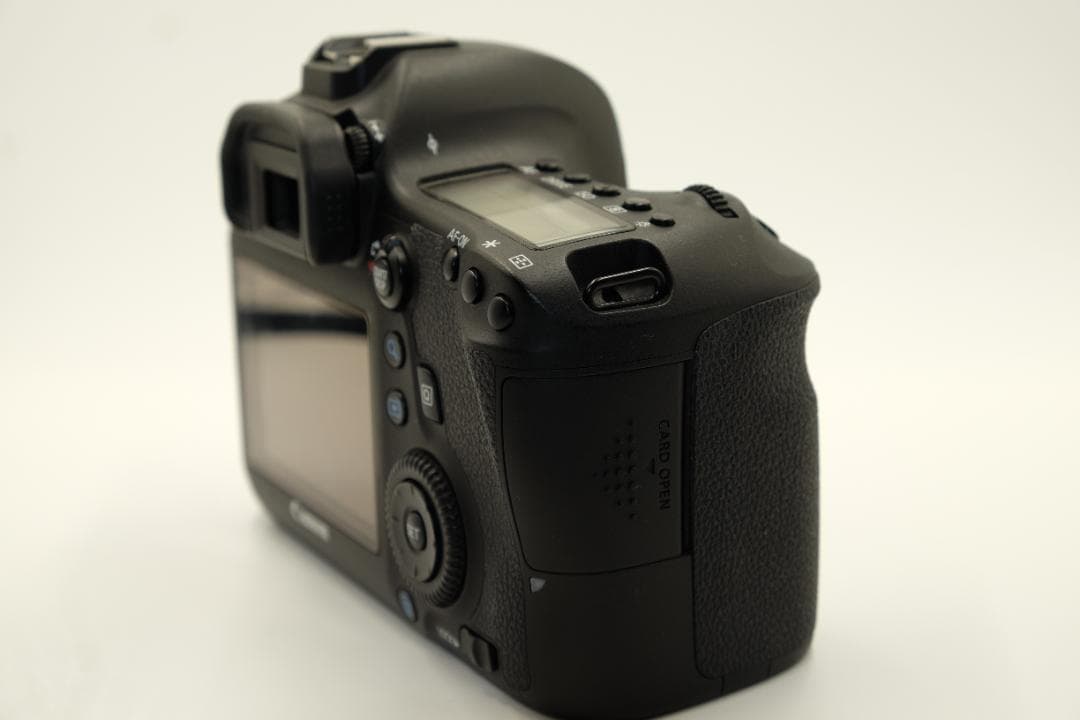 Canon EOS 6D + Tamron 35mm F/1.8