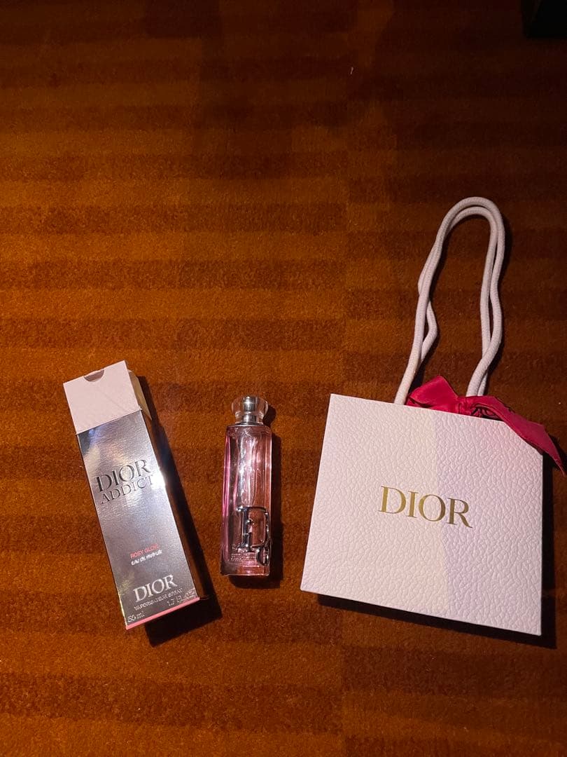 Dior Addict 香水 ピンクボトル 専用バッグ付き - メルカリ