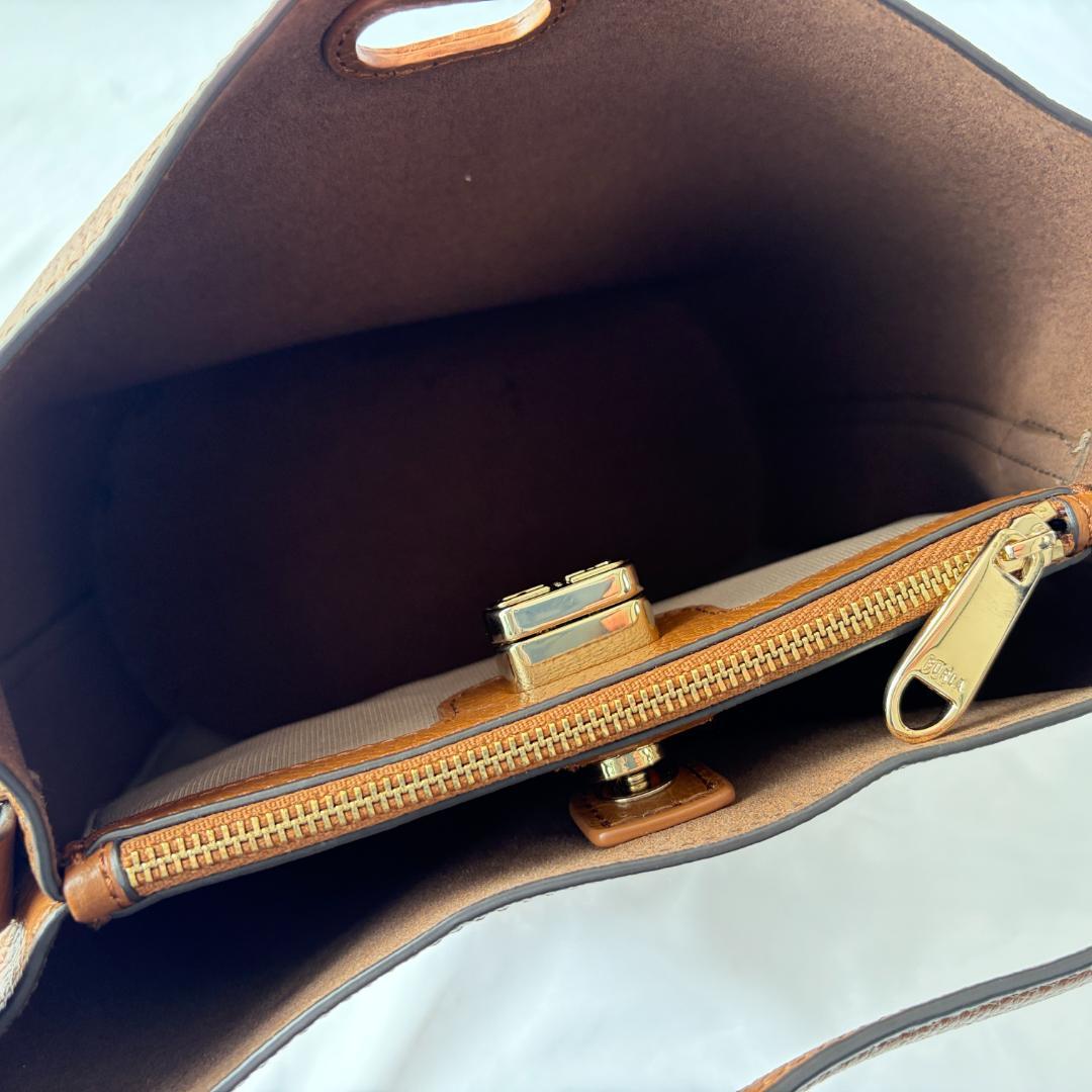 極美品 フルラ ダナエ 2way レザー ショルダーバッグ 上品コーデ