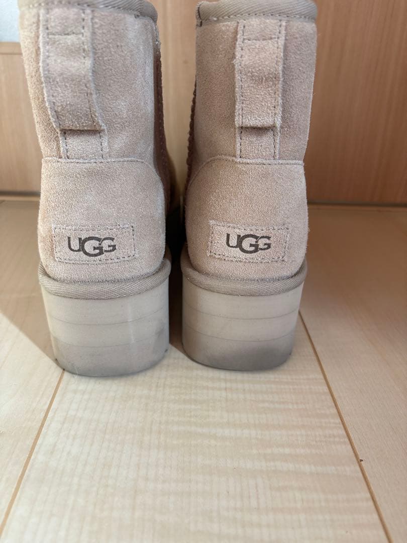 UGG ベージュ クラシックミニプラットフォーム　23.0cm 【最終値下げ】