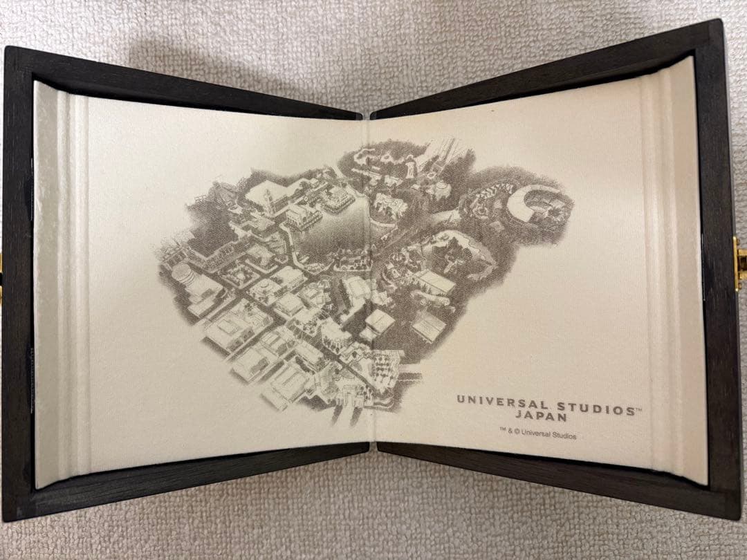 USJ 1周年コレクションBOXと非売品ピンバッチ19種、スヌーピーは色違い2種