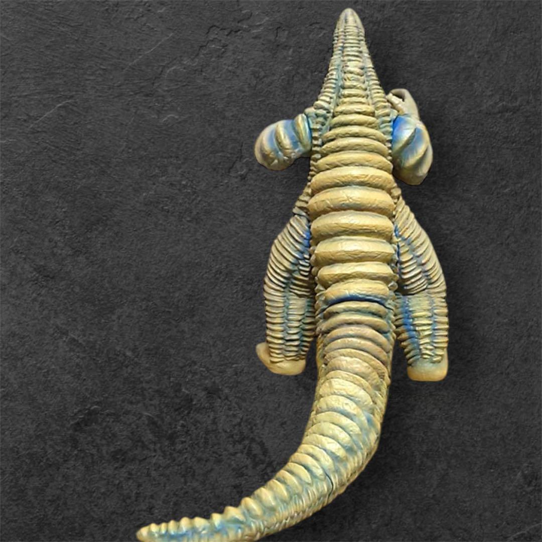 円谷プロ LSSレッドキング 1,500個数量限定 巨大ソフビ人形 - メルカリ