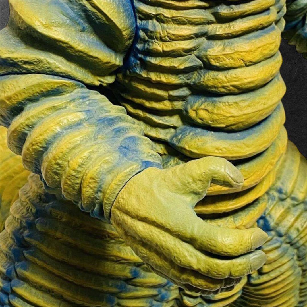 円谷プロ LSSレッドキング 1,500個数量限定 巨大ソフビ人形 - メルカリ