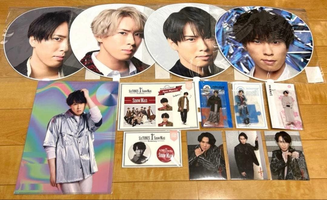 Man 宮舘涼太 うちわ ＆ アクスタ ＆ 缶バッジ 他 13点セット Amazon.co.jp: Snow Man【宮舘涼太】お祝いうちわ 1st Stadium Live