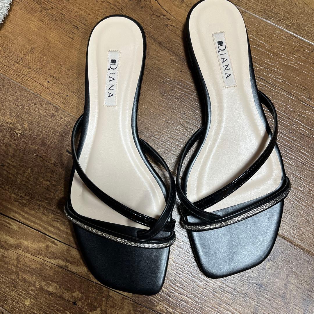 DIANA ブラック ストラップサンダル - メルカリ