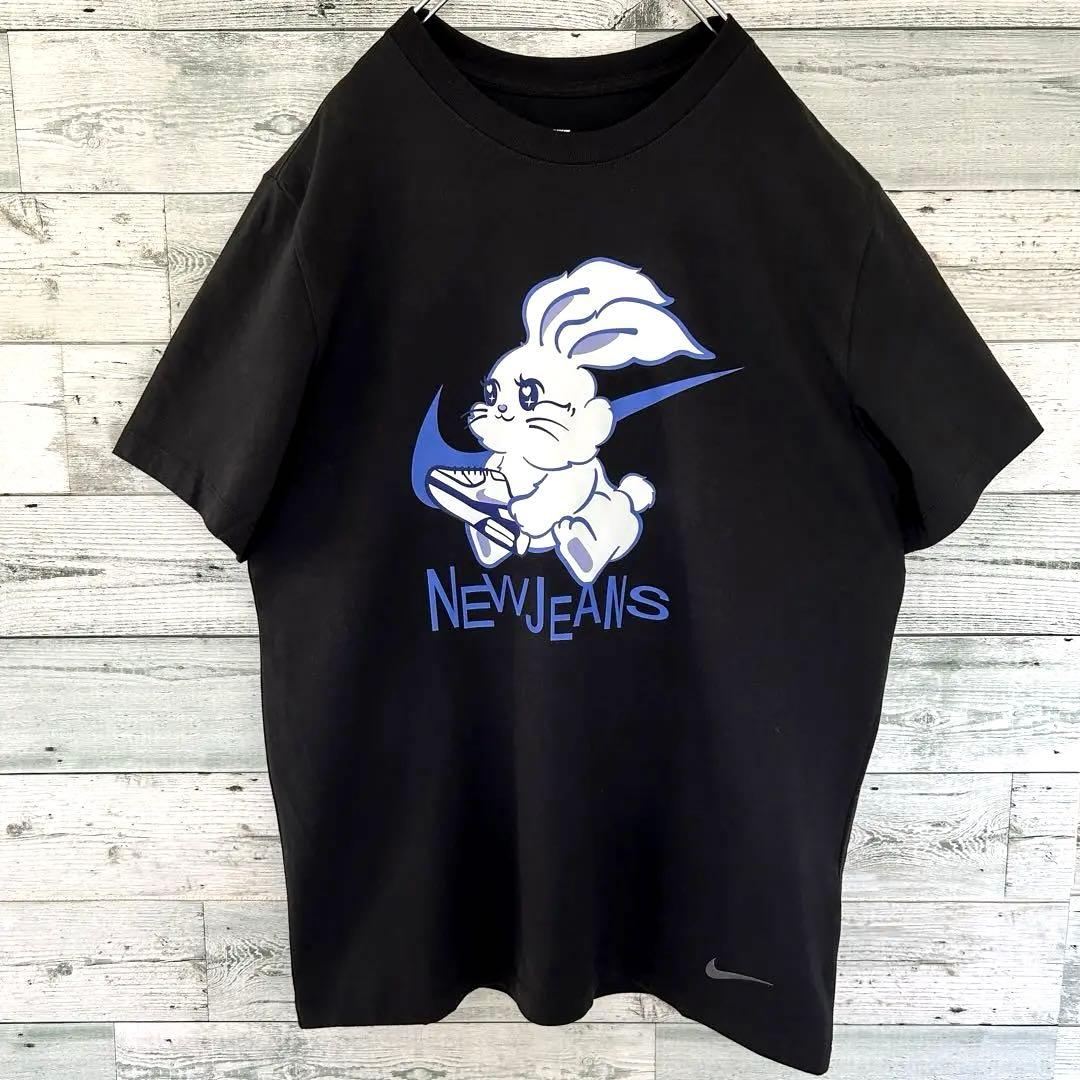 XL】NIKE New Jeans コラボ Tシャツ スモールプリントバニーズ