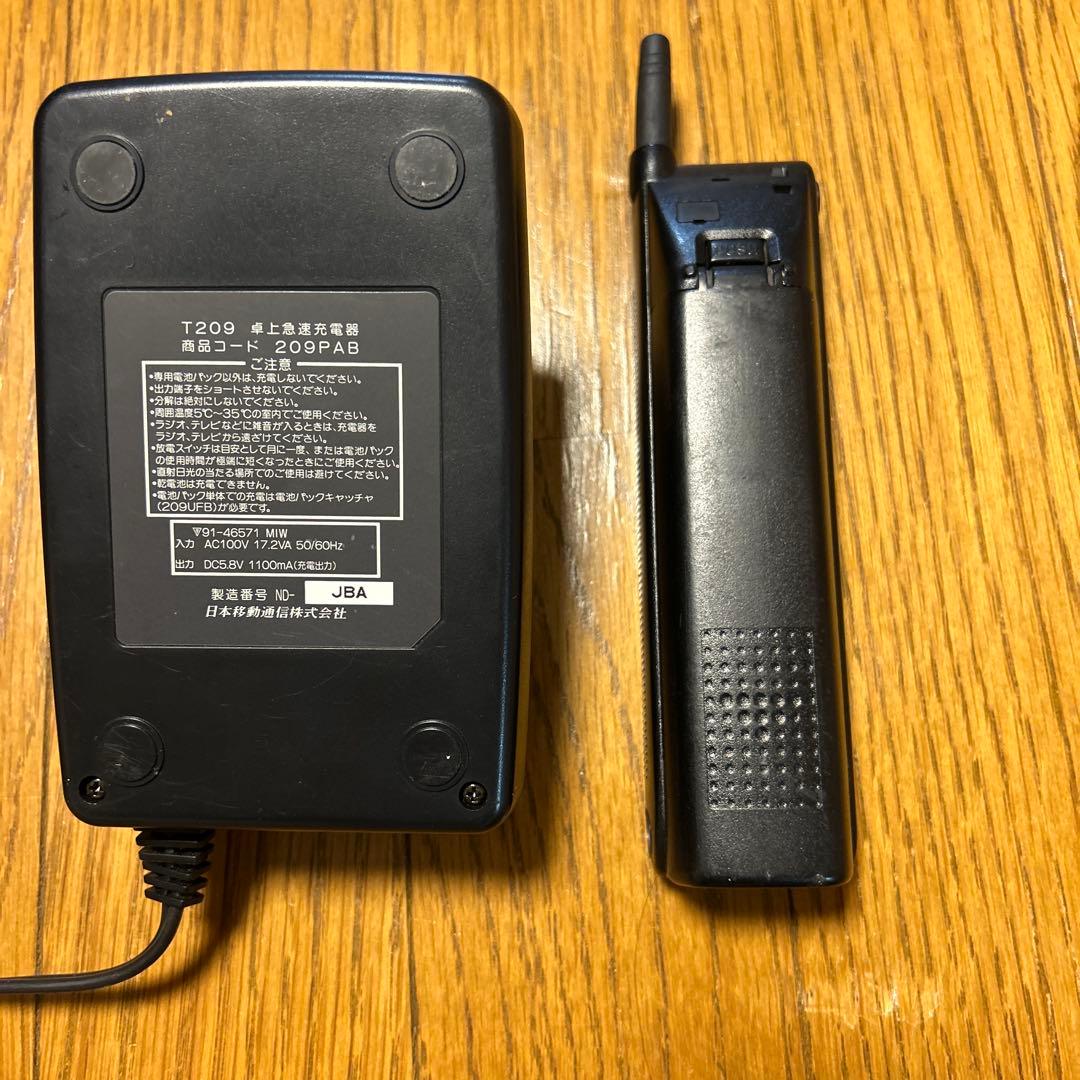 昭和のIDO TACS 携帯電話本体と充電器 - メルカリ