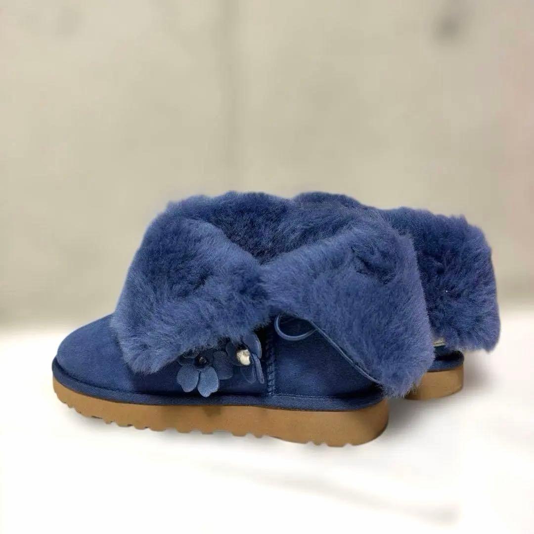 UGG ネイビー ブルーフラワーチャーム付き - メルカリ