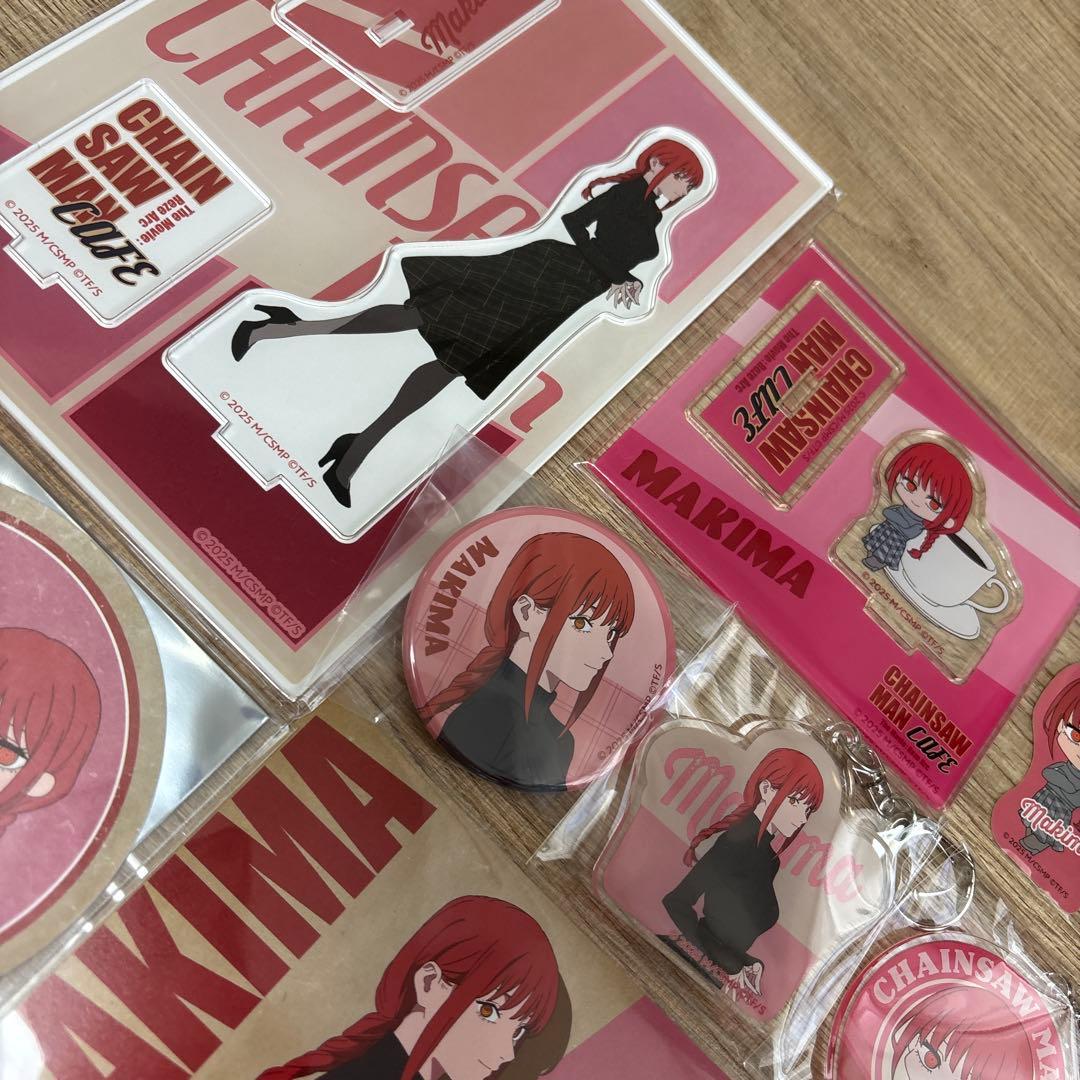 チェンソーマン カフェ マキマ 8点セット 缶バッジ アクリルスタンド