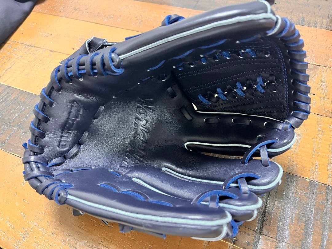 ハ*ス様 横浜denaベイスターズ 三浦大輔監督サイン入り グローブ