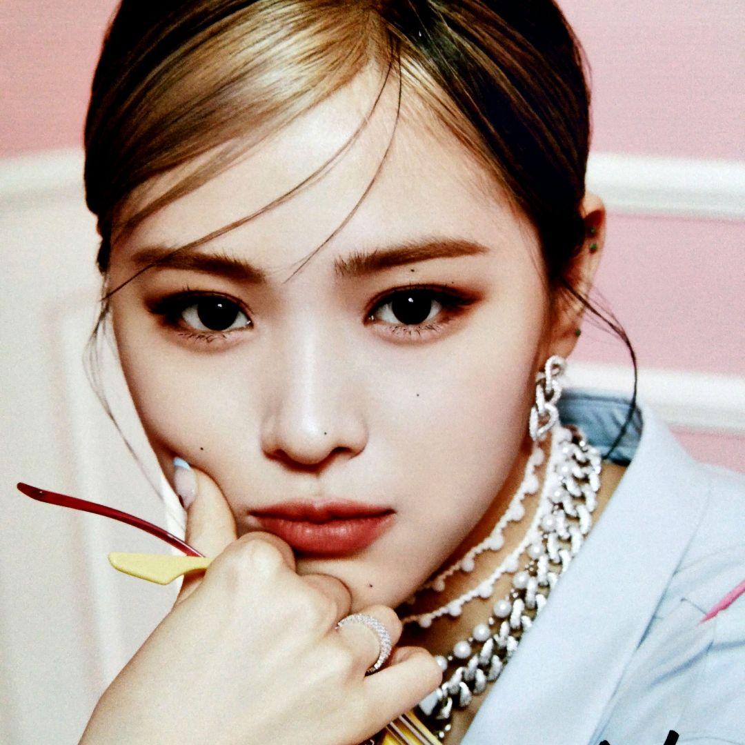 セール中…リュジン直筆サイン入り超大型写真…イッチ(ITZY) - メルカリ